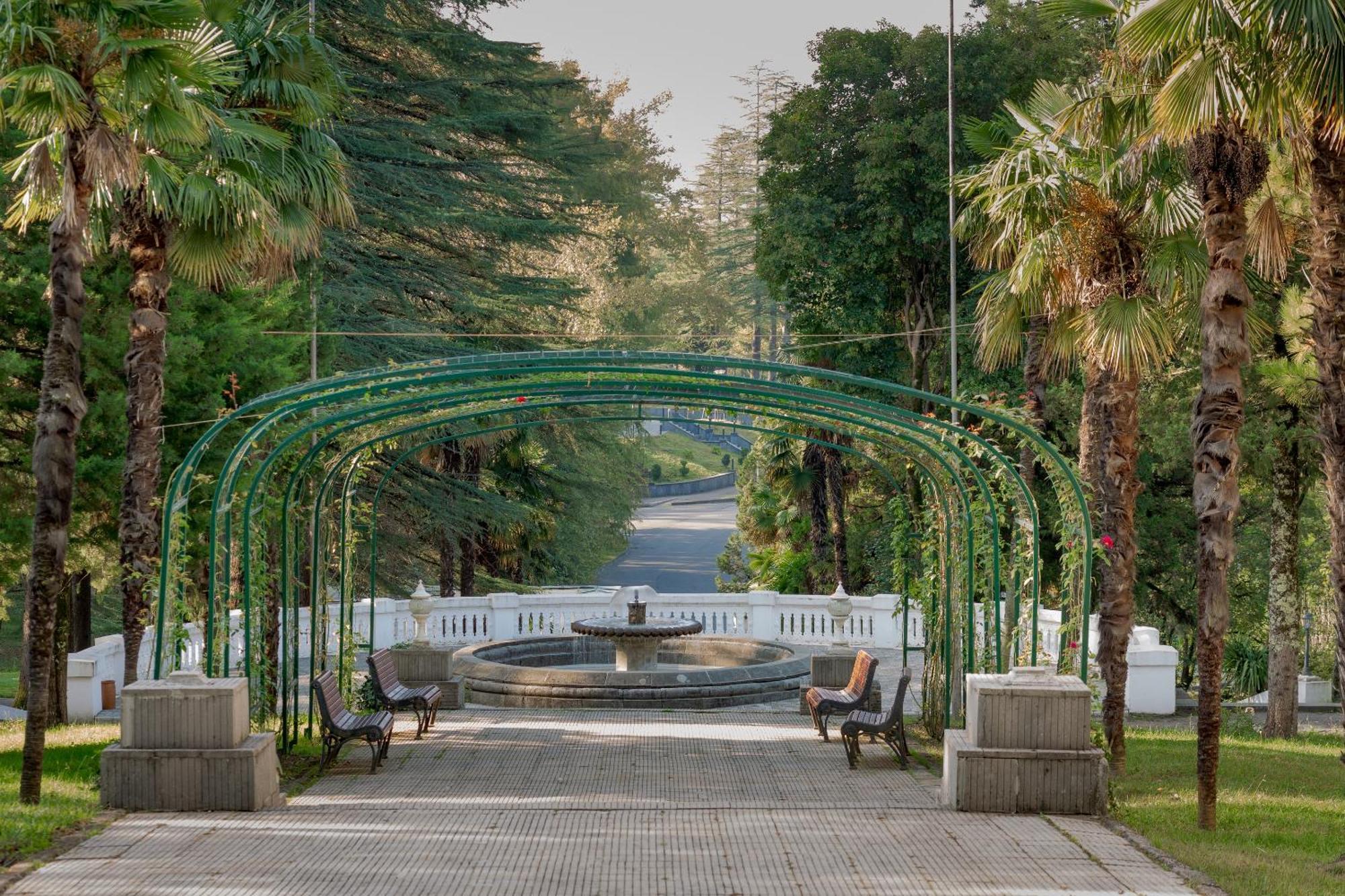 Legends Tskaltubo Spa Resort エクステリア 写真