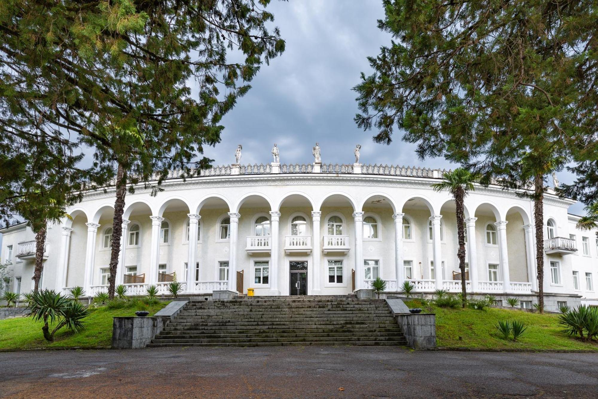 Legends Tskaltubo Spa Resort エクステリア 写真