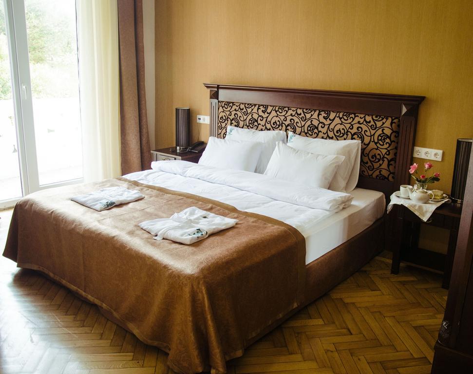 Legends Tskaltubo Spa Resort エクステリア 写真